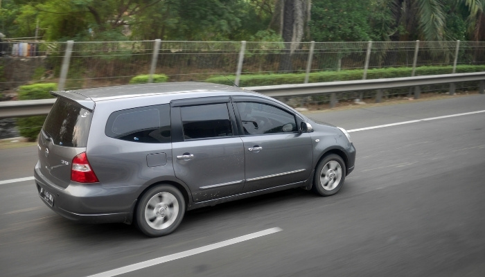 Is a Minivan Best for Twins | Benefits & Alternatives