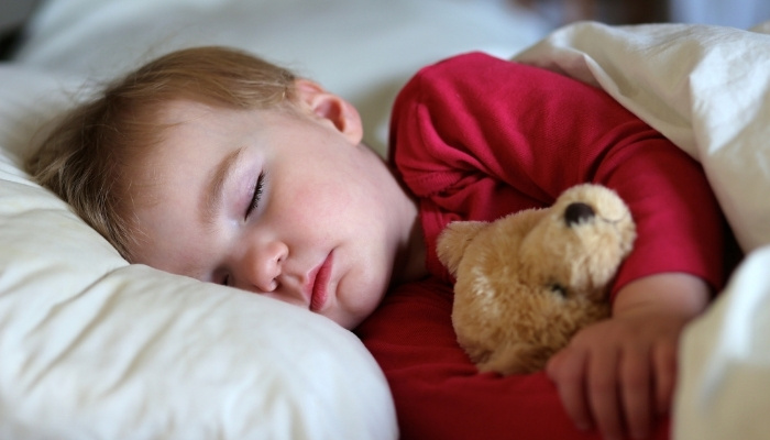 sleep-safety-for-toddlers-when-blankets-pillows-are-safe